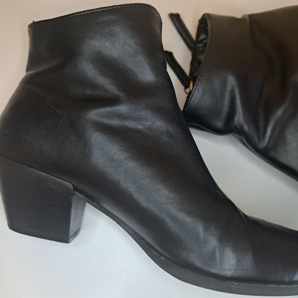 Unlisted Black Ankle Booties with Zipper Detail Size 10 B3 - Picture 5 of 9